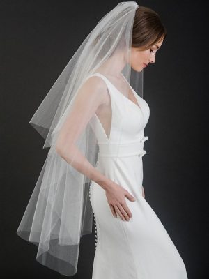 V7637 Classic Bridal Veil 01