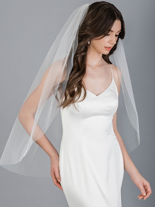 V7647 Classic Bridal Veil 01
