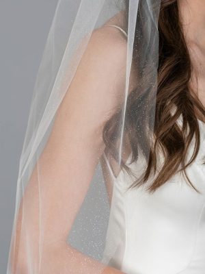 V7647 Classic Bridal Veil 02