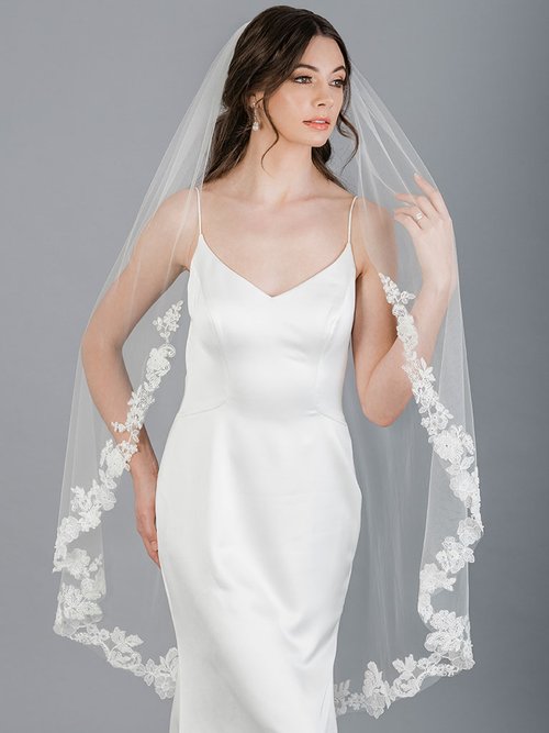 V7683 Lace Bridal Veil 01