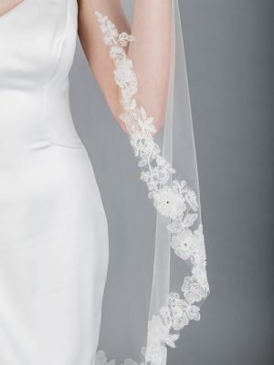V7683 Lace Bridal Veil 02