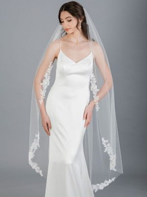 V7691 Lace Bridal Veil 01