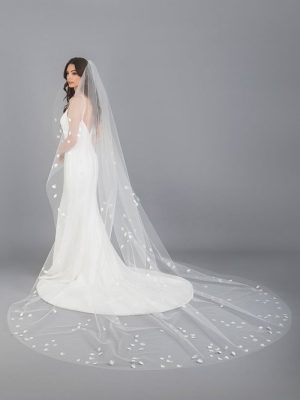 V7695C Cathedral Bridal Veil 01